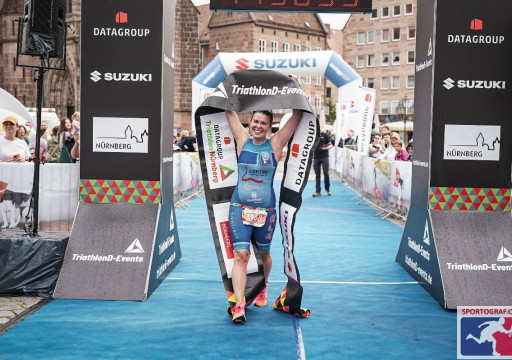 Clara Bader Siegerin Sprintdistanz DATAGROUP Triathlon Nürnberg (Sportograf)