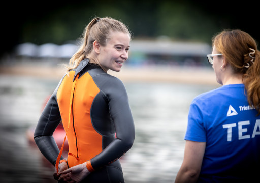 Marie als Volunteer beim DATAGROUP Triathlon Nürnberg 2024 (Raphael Schmitt)